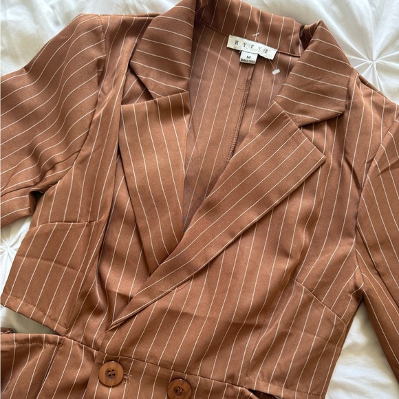Tan and brown striped blazer dress with long sleeves #stripeddress #suit - Picture 2 of 4